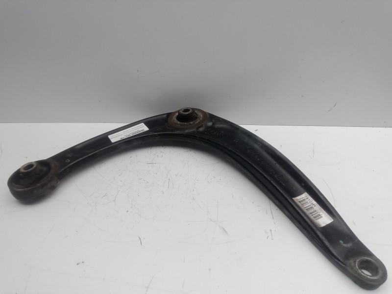 Recambio de brazo suspension inferior delantero derecho para citroën c4 lim. 1.6 hdi fap referencia OEM IAM 833547  
