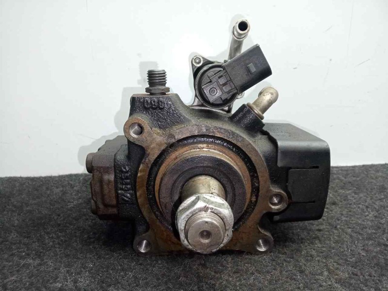 Recambio de bomba inyeccion para volkswagen polo (6r1) 1.6 tdi referencia OEM IAM 03L130755E  