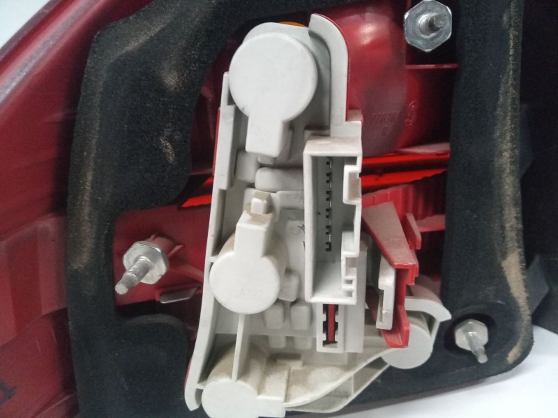 Recambio de piloto trasero derecho para bmw 3 (e90) 320 d referencia OEM IAM 6937458  