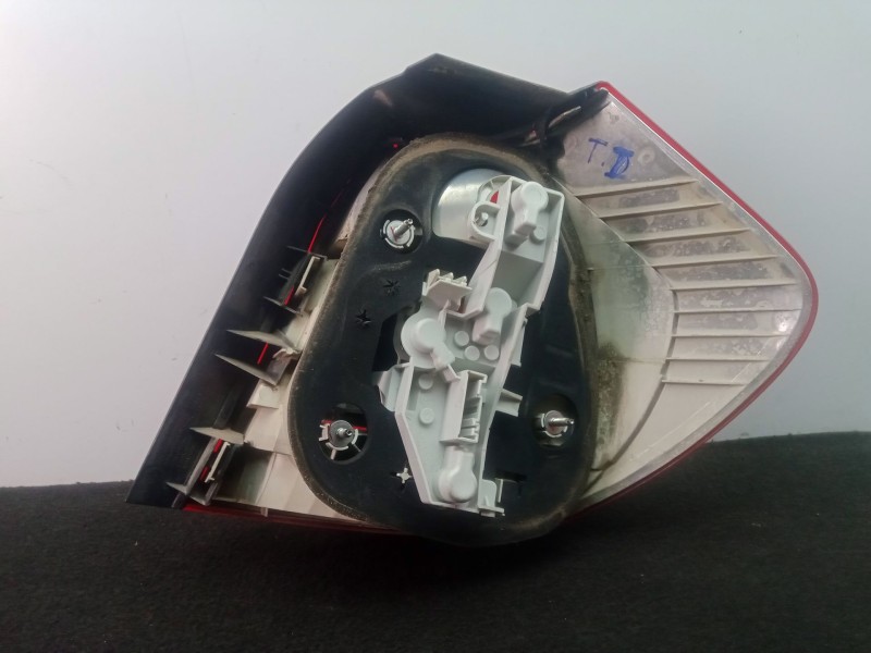 Recambio de piloto trasero izquierdo para bmw 1 (e81) 118 d referencia OEM IAM 7181297  