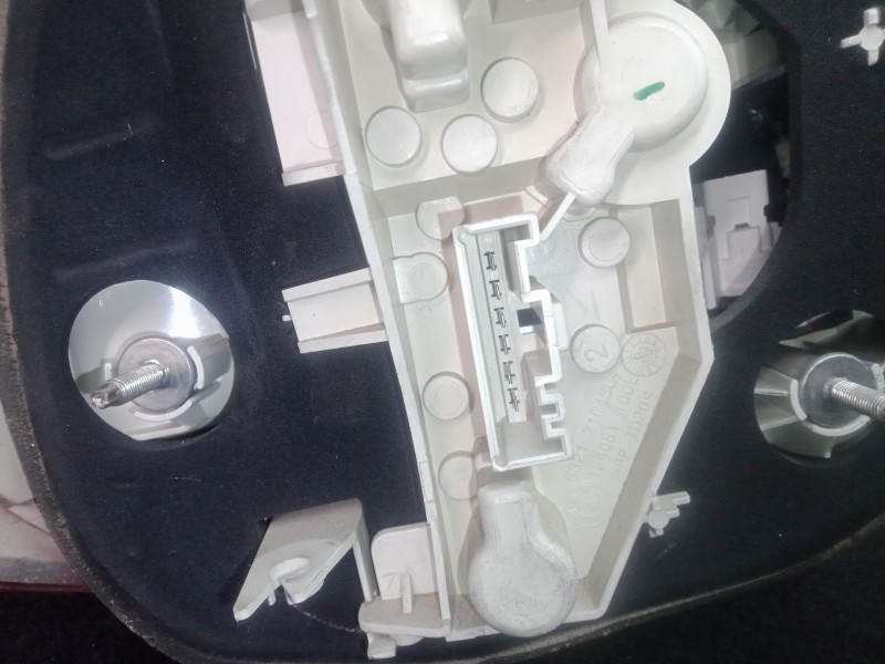 Recambio de piloto trasero derecho para bmw 1 (e81) 118 d referencia OEM IAM 7181298  