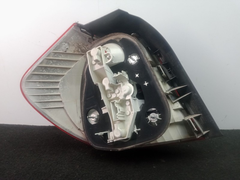 Recambio de piloto trasero derecho para bmw 1 (e81) 118 d referencia OEM IAM 7181298  