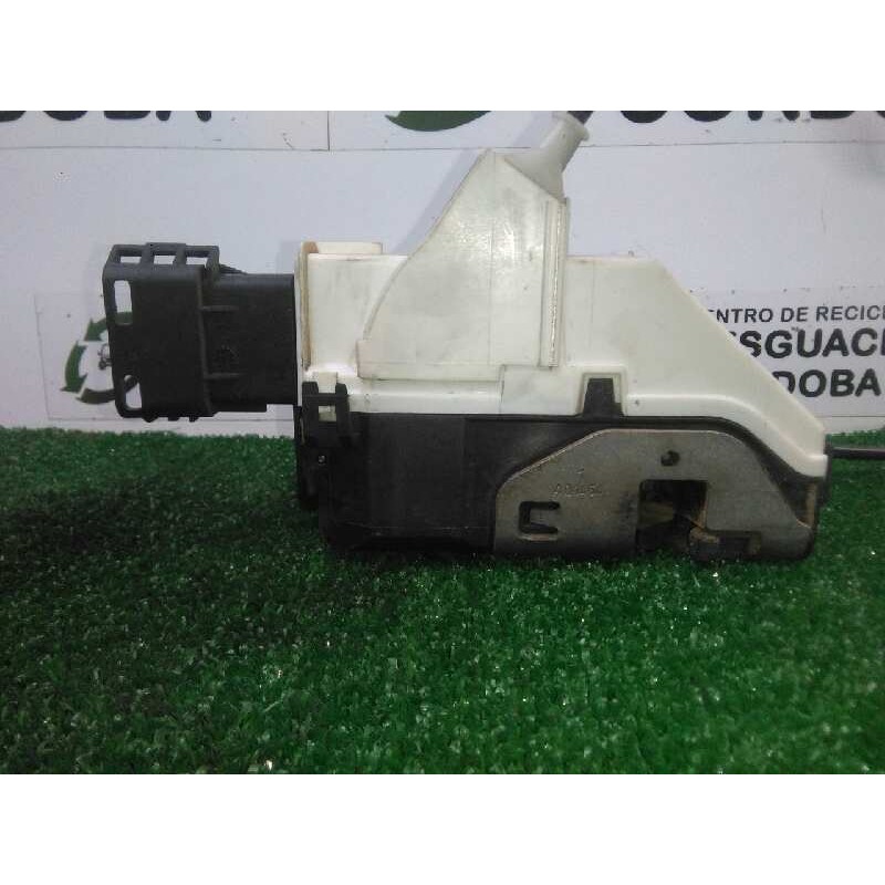 Recambio de cerradura puerta delantera derecha para peugeot partner kasten 1.6 16v hdi fap referencia OEM IAM 828405-A01851 08-X