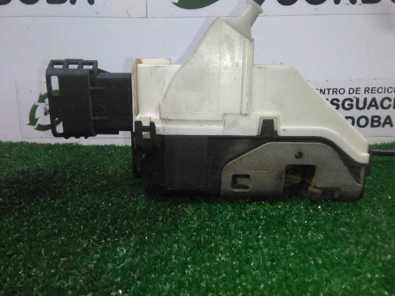 Recambio de cerradura puerta delantera derecha para peugeot partner kasten 1.6 16v hdi fap referencia OEM IAM 828405-A01851 08-X