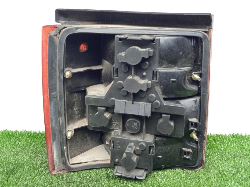 Recambio de piloto trasero derecho para seat ibiza 1.2 referencia OEM IAM  91-93 AHUMADO