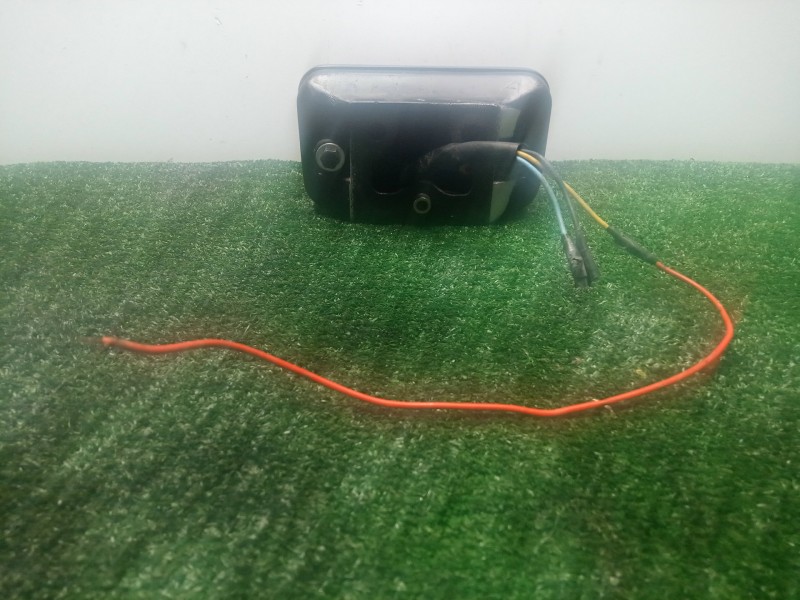 Recambio de piloto trasero central para yamaha 250 special referencia OEM IAM   LEVE FISURA. NO TIENE AGUJERO