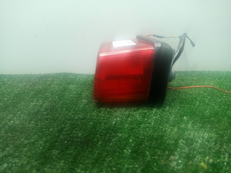 Recambio de piloto trasero central para yamaha 250 special referencia OEM IAM   LEVE FISURA. NO TIENE AGUJERO