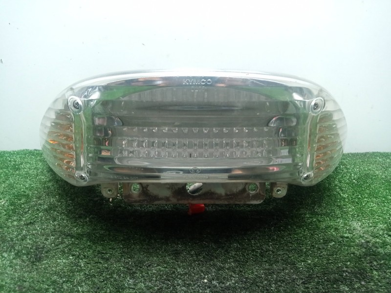 Recambio de piloto trasero central para kymco xciting 250/300/500 referencia OEM IAM 50R000635  