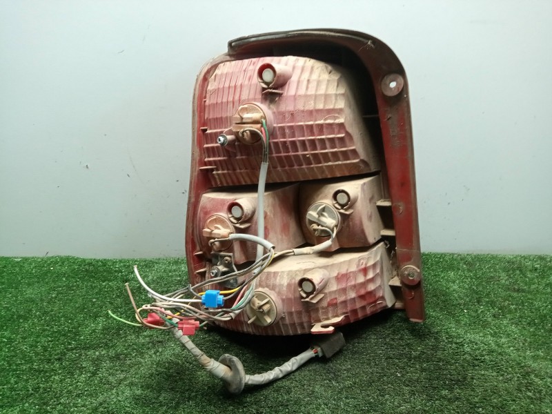 Recambio de piloto trasero derecho para kia carnival ii 2.9 crdi cat referencia OEM IAM SINREFERENCIA  02-06