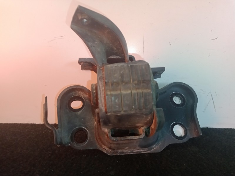 Recambio de soporte motor izquierdo para toyota auris 1.4 turbodiesel cat referencia OEM IAM 123720N020  