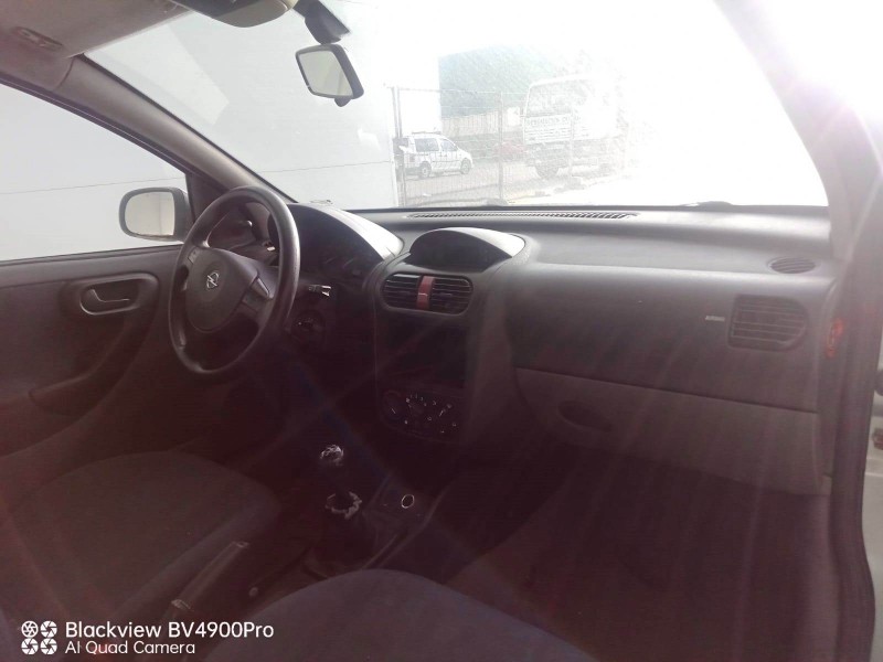 opel corsa c (x01) del año 2001