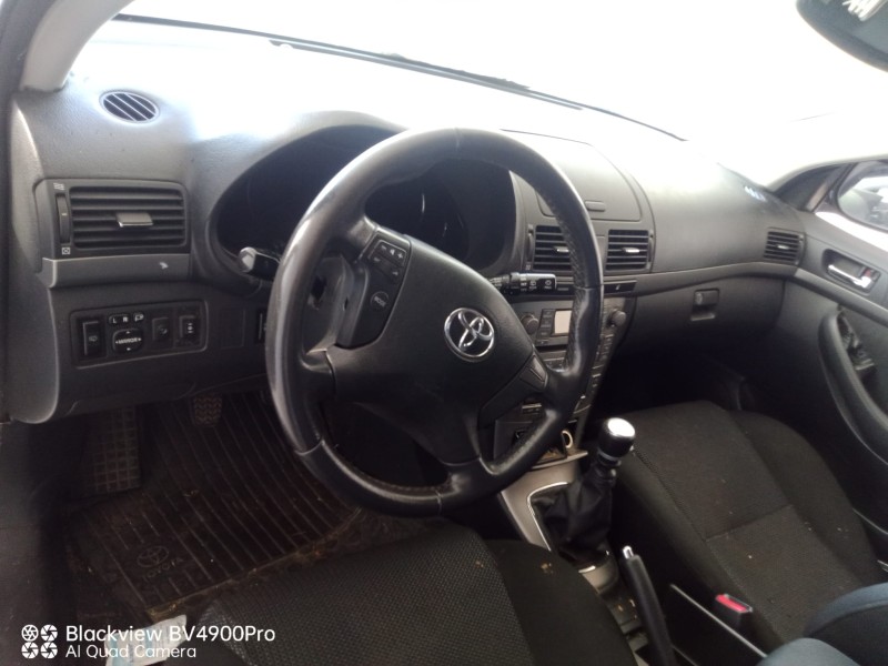 toyota avensis (_t25_) del año 2008