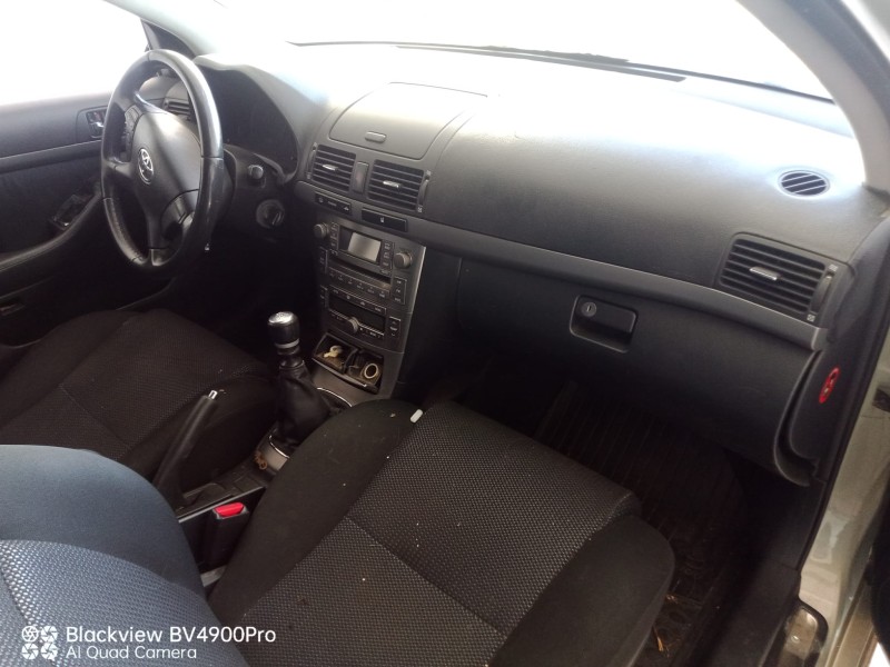 toyota avensis (_t25_) del año 2008