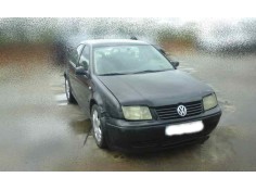 VOLKSWAGEN BORA BERLINA (1J2)