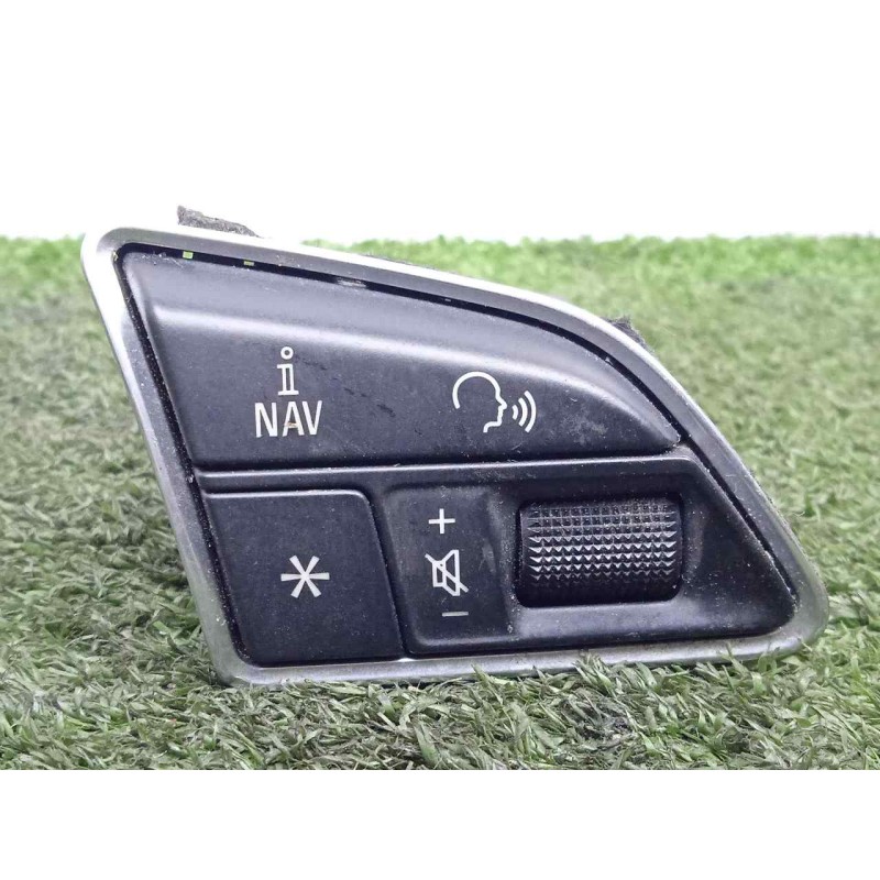 Recambio de mando volante para audi a3 sedán(8vs) 2.0 16v tdi referencia OEM IAM 8U0951523A-901208940003 DERECHO 