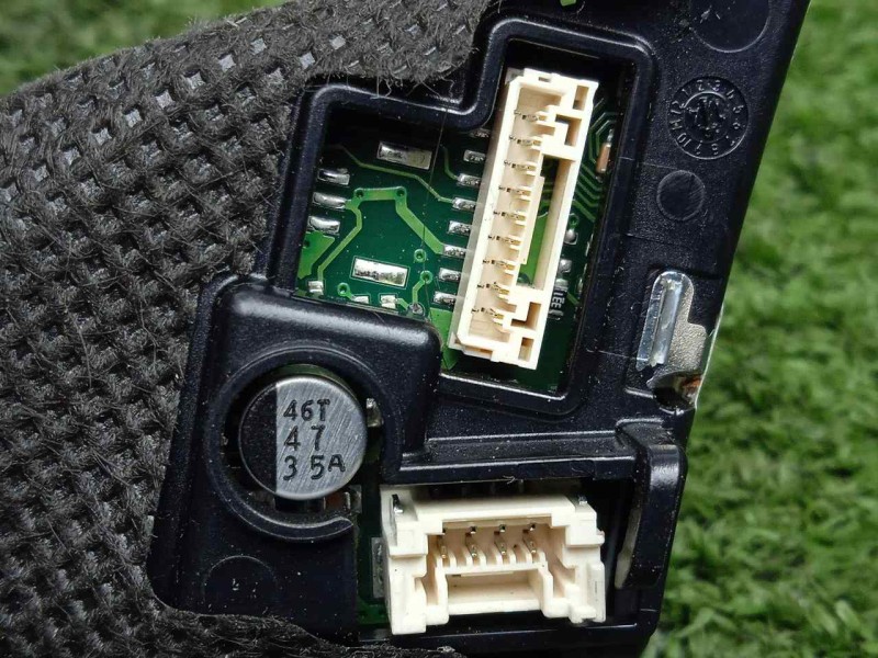 Recambio de mando volante para audi a3 sedán(8vs) 2.0 16v tdi referencia OEM IAM 8U0951523A-901208940003 DERECHO 