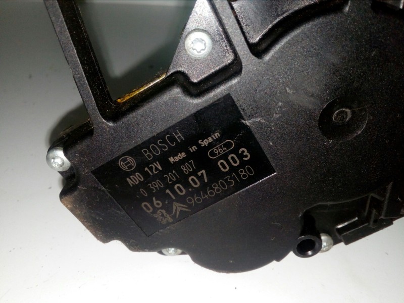 Recambio de motor limpia trasero para citroën c4 berlina 1.6 16v hdi referencia OEM IAM 9646803180 BOSCH 3 PINES