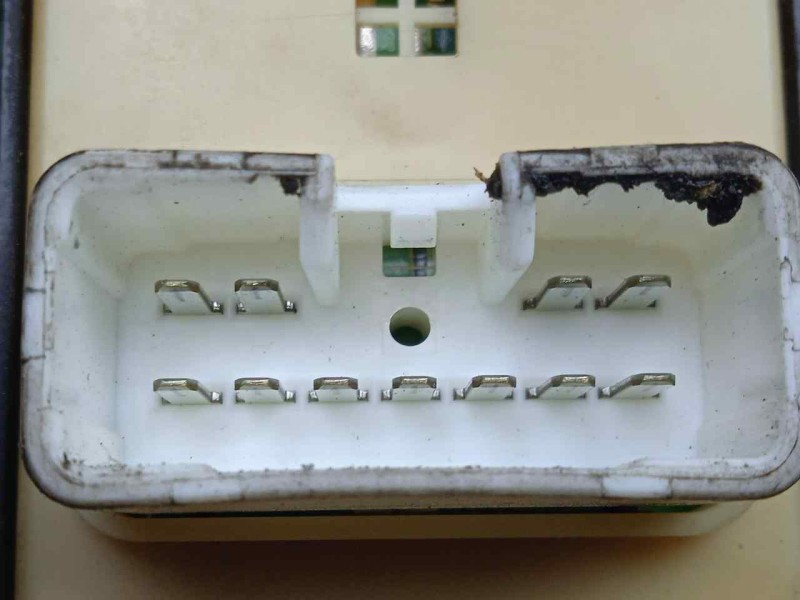 Recambio de mando elevalunas delantero izquierdo para hyundai santa fe (sm) 2.0 crdi cat referencia OEM IAM 621W03780 4.BOTONES 