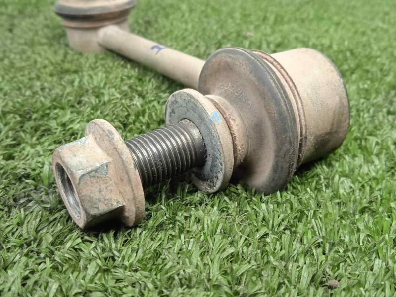 Recambio de bieleta estabilizadora delantera derecha para toyota hilux (kun) referencia OEM IAM 488200K030 2020 - ... 