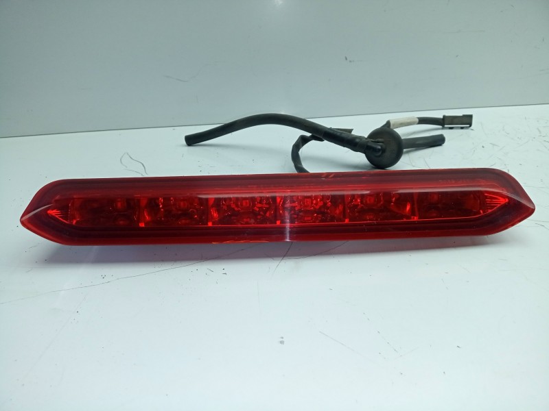 Recambio de luz central de freno para opel mokka x 1.4 16v turbo referencia OEM IAM 95151129  