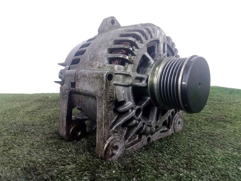 Recambio de alternador para dacia sandero 1.5 dci diesel cat referencia OEM IAM TG11C064-110075390 VALEO - 110AH - 12V POLEA.EMB