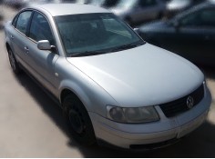VOLKSWAGEN PASSAT BERLINA (3B2)