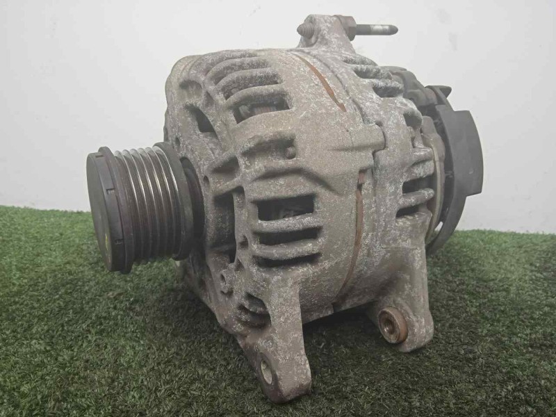 Recambio de alternador para renault clio iii 1.5 dci diesel referencia OEM IAM 0124425037-8200390675 120AH - BOSCH POLEA.EMBRAGU