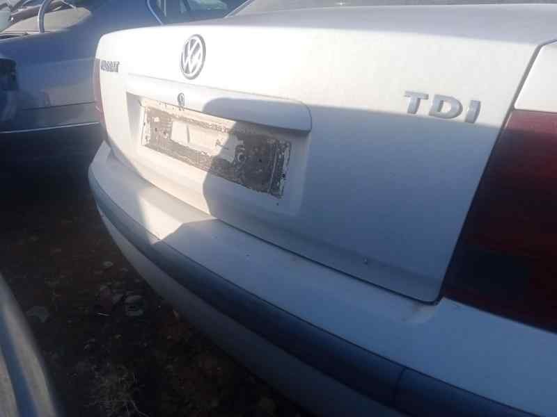 Recambio de tapa maletero para volkswagen passat berlina (3b2) 1.9 tdi referencia OEM IAM  BLANCO 