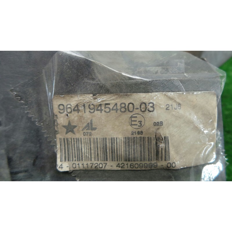 Recambio de faro antiniebla derecho para peugeot 407 1.6 hdi referencia OEM IAM 9641945480  