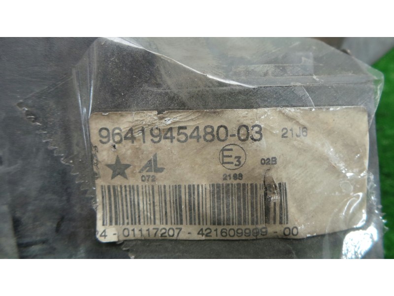 Recambio de faro antiniebla derecho para peugeot 407 1.6 hdi referencia OEM IAM 9641945480  