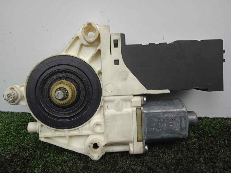 Recambio de motor elevalunas delantero derecho para peugeot 407 1.6 hdi referencia OEM IAM 9663036480-1137328400-994328108-01308