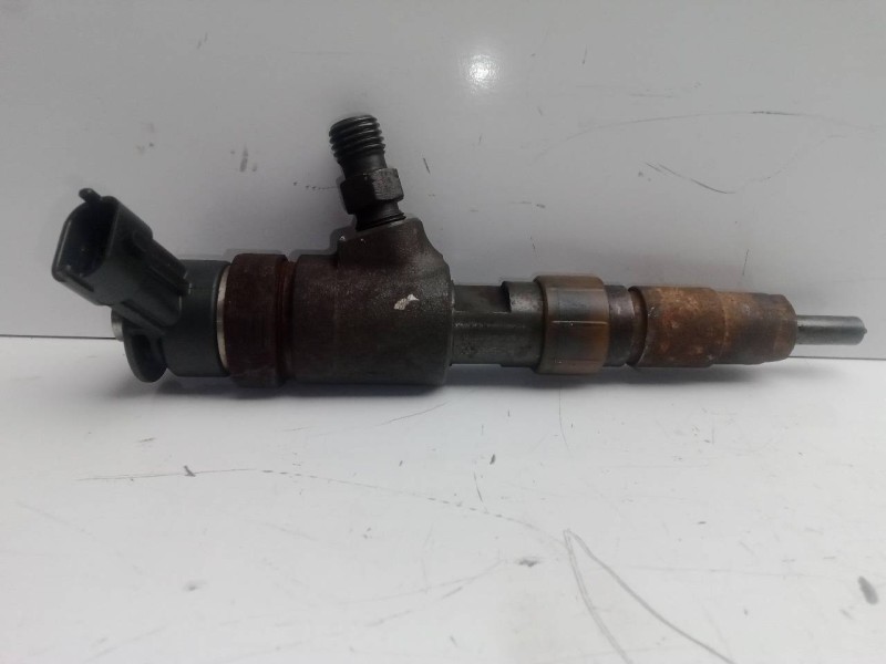 Recambio de inyector para peugeot 208 1.4 hdi fap referencia OEM IAM 0445110339 2.PINES 