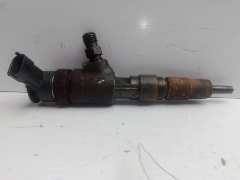 Recambio de inyector para peugeot 208 1.4 hdi fap referencia OEM IAM 0445110339 2.PINES 