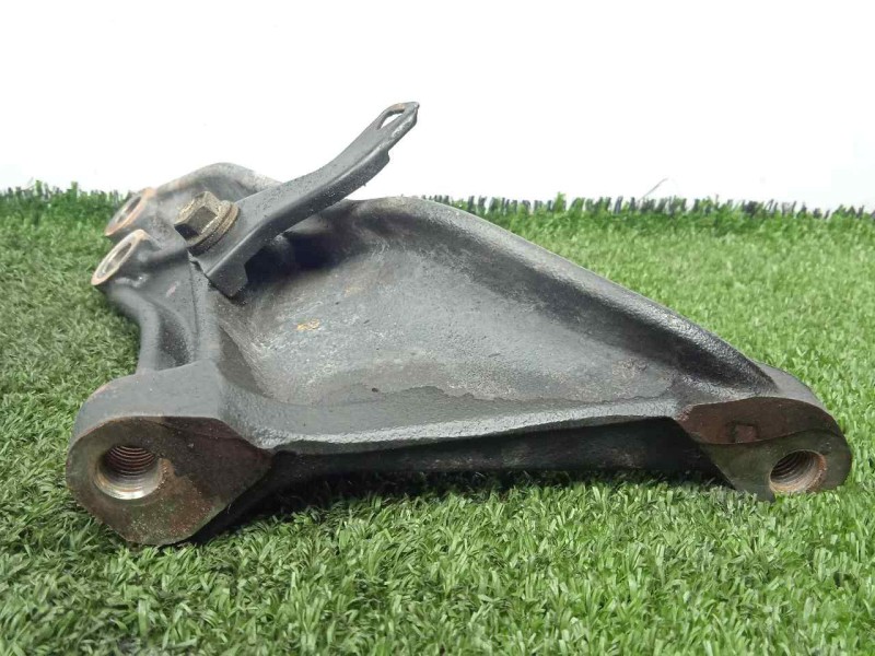 Recambio de soporte motor para toyota hilux (kun) referencia OEM IAM 331180K040  