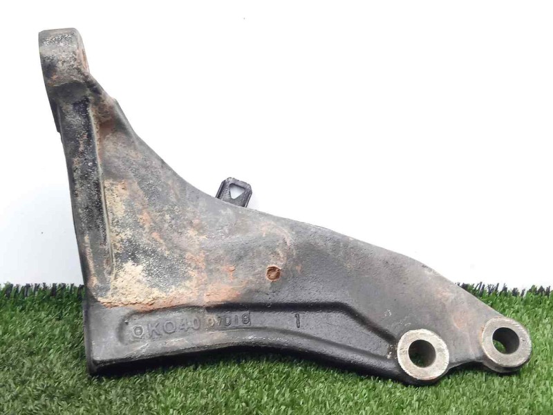 Recambio de soporte motor para toyota hilux (kun) referencia OEM IAM 331180K040  