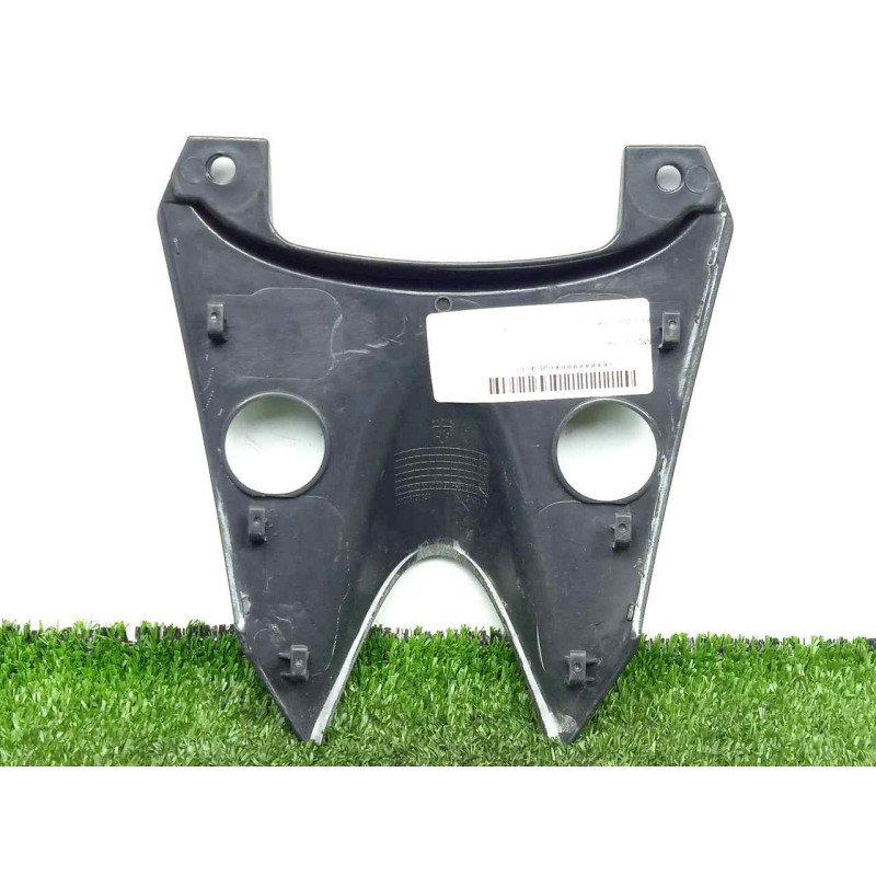 Recambio de moldura para keeway rkv 125 referencia OEM IAM 65605J800000  