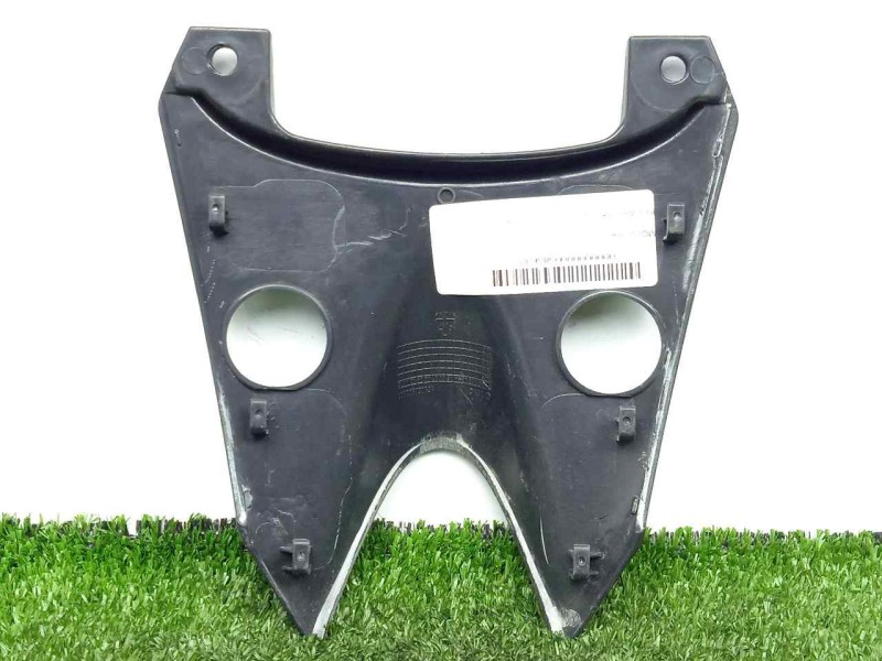 Recambio de moldura para keeway rkv 125 referencia OEM IAM 65605J800000  