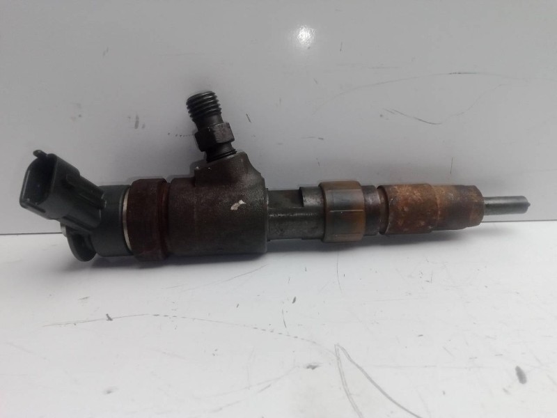 Recambio de inyector para peugeot 208 1.4 hdi fap referencia OEM IAM 0445110339 2.PINES 