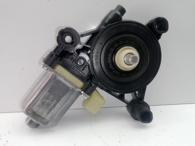 Recambio de motor elevalunas delantero derecho para seat leon (5f1) 2.0 16v tsi referencia OEM IAM 5Q0959802C-0130822076 BOSCH 2