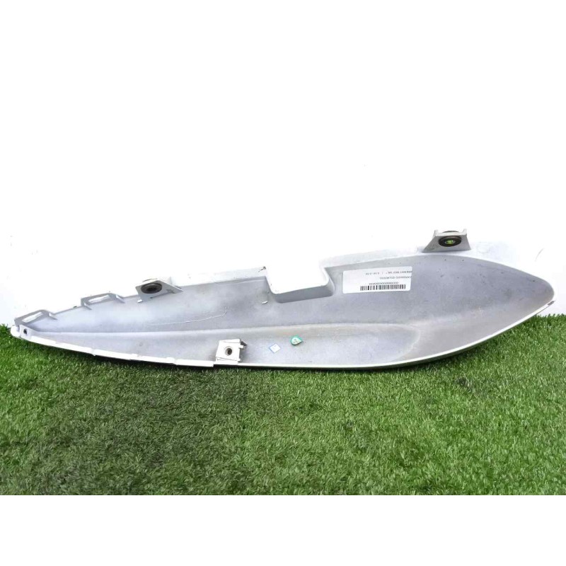 Recambio de carenado izquierdo para keeway rkv 125 referencia OEM IAM 65901J800000 COLIN TRASERO IZQUIERDO BLANCO