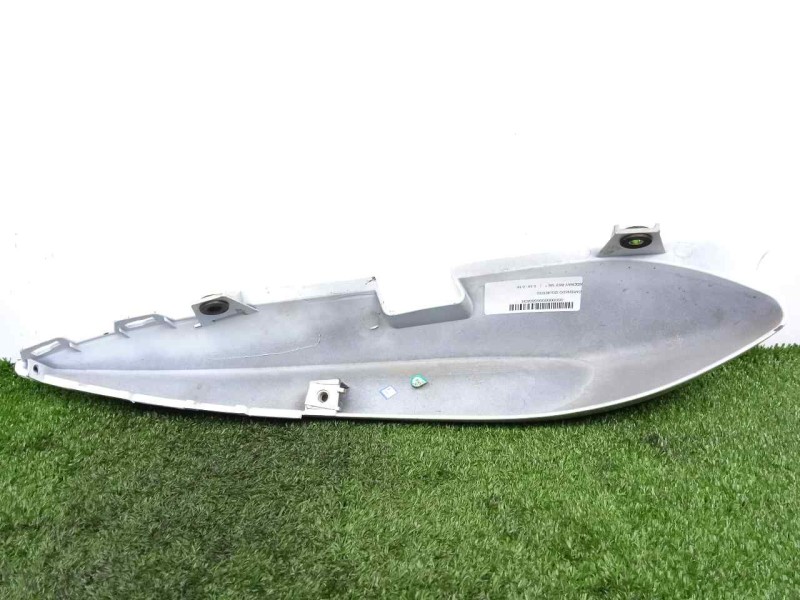 Recambio de carenado izquierdo para keeway rkv 125 referencia OEM IAM 65901J800000 COLIN TRASERO IZQUIERDO BLANCO