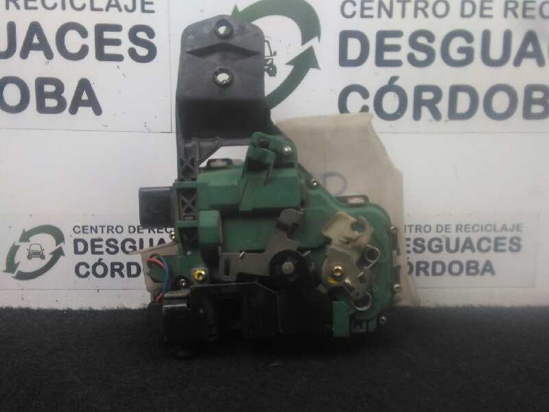 Recambio de cerradura puerta delantera derecha para volkswagen passat berl./combi w8 referencia OEM IAM  4.PUERTAS - CONECTOR.NE