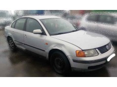 VOLKSWAGEN PASSAT BERLINA (3B2)