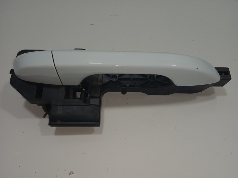 Recambio de maneta exterior delantera derecha para kia sportage 1.6 crdi cat referencia OEM IAM 352183  BLANCO