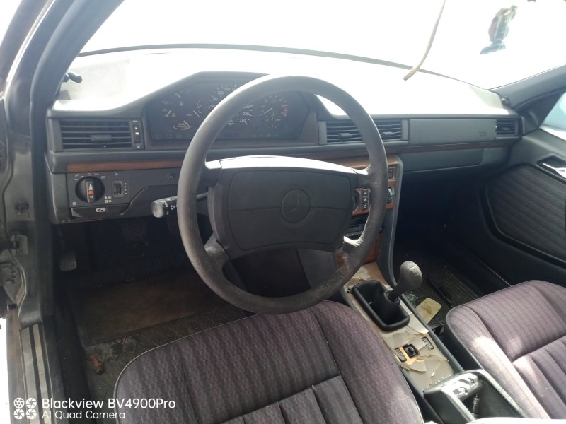 mercedes-benz 124 sedán (w124) del año 1995