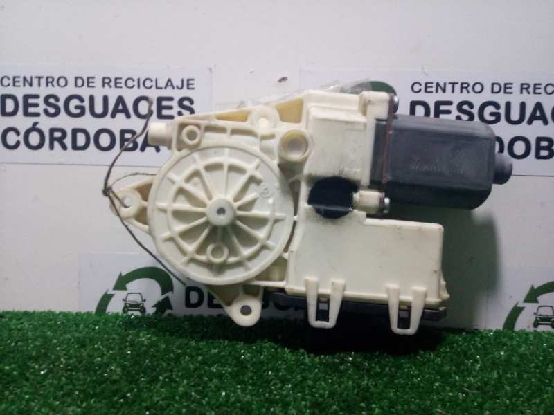Recambio de motor elevalunas trasero derecho para citroën c4 berlina 1.6 16v hdi referencia OEM IAM 0130822238-1137328165  BOSCH