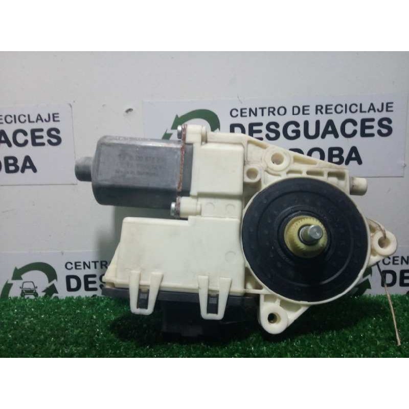 Recambio de motor elevalunas trasero derecho para citroën c4 berlina 1.6 16v hdi referencia OEM IAM 0130822238-1137328165  BOSCH