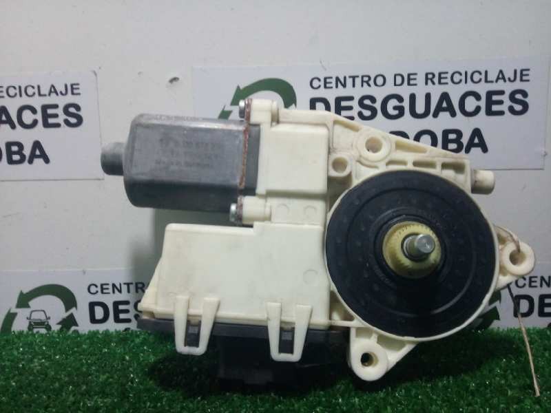 Recambio de motor elevalunas trasero derecho para citroën c4 berlina 1.6 16v hdi referencia OEM IAM 0130822238-1137328165  BOSCH