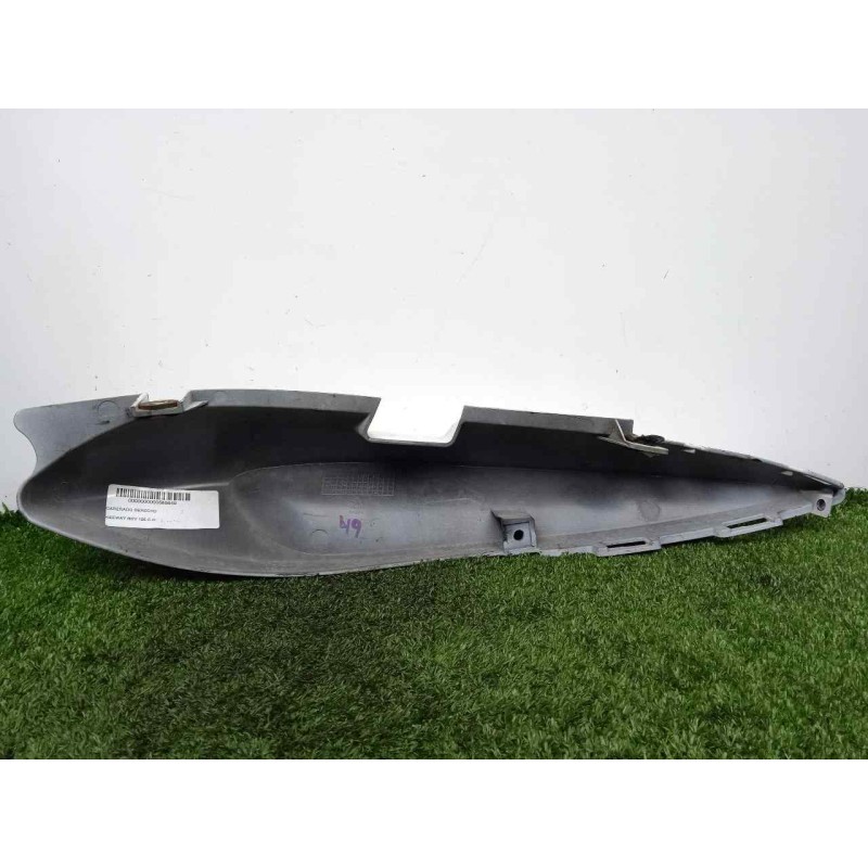 Recambio de carenado derecho para keeway rkv 125 c.c referencia OEM IAM 65902J800000 COLIN TRASERO DERECHO BLANCO