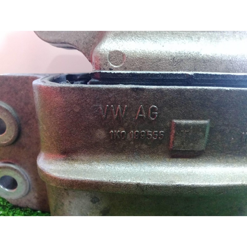 Recambio de soporte motor izquierdo para volkswagen golf v berlina (1k1) 2.0 tdi referencia OEM IAM 1K0199555  
